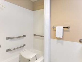 Super 8 by Wyndham Perry IA