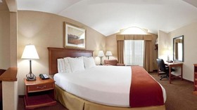 Holiday Inn Express Hotel & Suites Sheldon