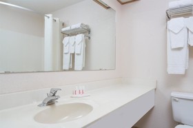 Super 8 by Wyndham Sheldon