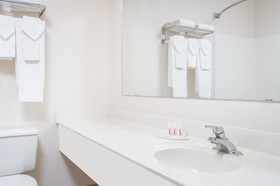 Super 8 by Wyndham Sheldon