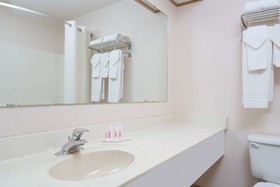 Super 8 by Wyndham Sheldon