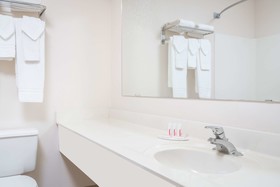 Super 8 by Wyndham Sheldon