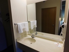 Reston Inn & Suites