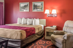 Spencer Inn & Suites