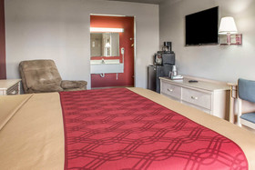 Spencer Inn & Suites