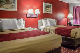 Spencer Inn & Suites