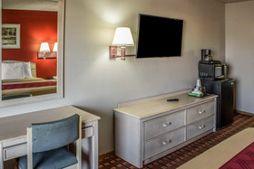 Spencer Inn & Suites