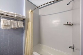 Travelodge by Wyndham Spirit Lake/Okoboji