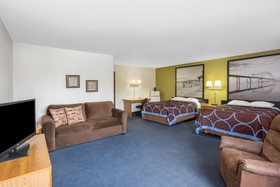 Super 8 by Wyndham Storm Lake