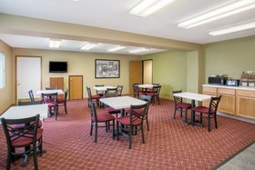 Super 8 by Wyndham Storm Lake