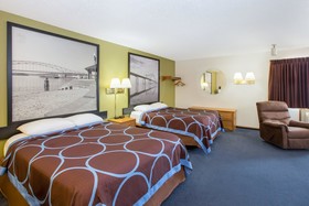 Super 8 by Wyndham Storm Lake