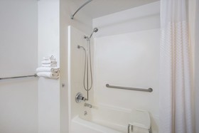 Super 8 by Wyndham Storm Lake