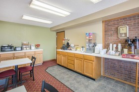 Super 8 by Wyndham Storm Lake