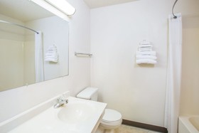 Super 8 by Wyndham Storm Lake