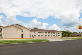 Super 8 by Wyndham Storm Lake