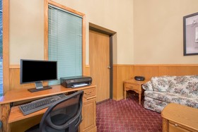 Super 8 by Wyndham Storm Lake