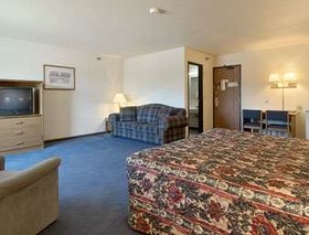 Super 8 by Wyndham Storm Lake