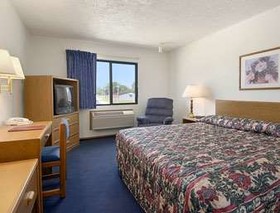 Super 8 by Wyndham Storm Lake