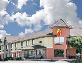 Super 8 by Wyndham Toledo