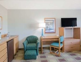 Super 8 by Wyndham Toledo