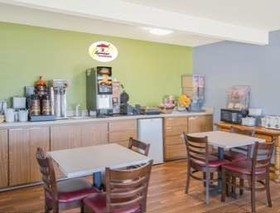 Super 8 by Wyndham Toledo