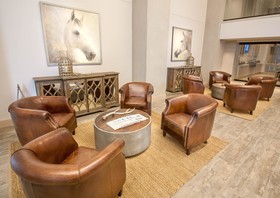 Hotel Renovo Des Moines Urbandale, Tapestry Collection Hilton