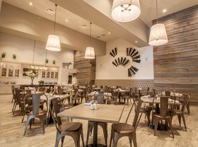 Hotel Renovo Des Moines Urbandale, Tapestry Collection Hilton