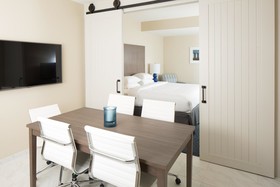 Hotel Renovo Des Moines Urbandale, Tapestry Collection Hilton