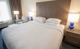 Hotel Renovo Des Moines Urbandale, Tapestry Collection Hilton