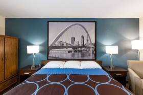Super 8 by Wyndham Urbandale/Des Moines Area
