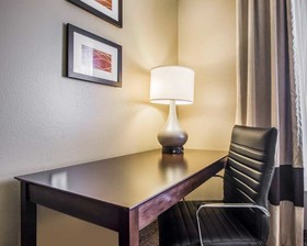 Comfort Inn & Suites Waterloo - Cedar Falls