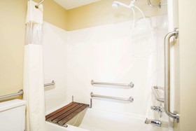 Days Inn by Wyndham Evansdale Waterloo