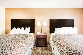 Days Inn by Wyndham Evansdale Waterloo