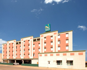 Econo Lodge Inn & Suites