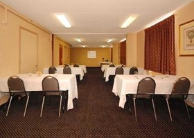 Econo Lodge Inn & Suites