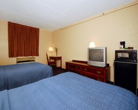 Econo Lodge Inn & Suites