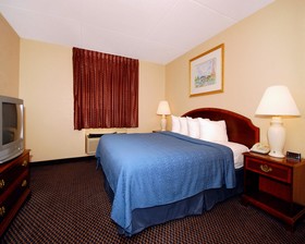 Econo Lodge Inn & Suites