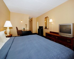 Econo Lodge Inn & Suites