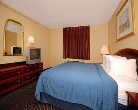 Econo Lodge Inn & Suites