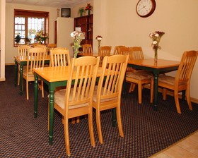 Econo Lodge Inn & Suites