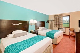 Howard Johnson by Wyndham Waterloo/Cedar Falls