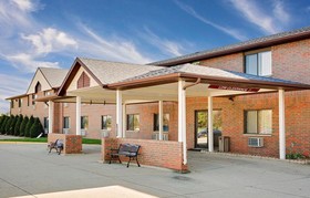 Howard Johnson by Wyndham Waterloo/Cedar Falls