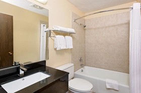 Howard Johnson by Wyndham Waterloo/Cedar Falls