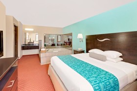 Howard Johnson by Wyndham Waterloo/Cedar Falls