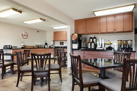 Howard Johnson by Wyndham Waterloo/Cedar Falls