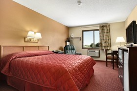 Howard Johnson by Wyndham Waterloo/Cedar Falls