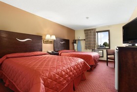 Howard Johnson by Wyndham Waterloo/Cedar Falls