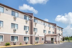 Boarders Inn & Suites by Cobblestone Hotels - Waterloo