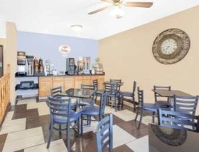 Boarders Inn & Suites by Cobblestone Hotels - Waterloo