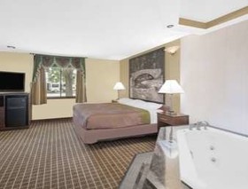 Super 8 by Wyndham Webster City IA